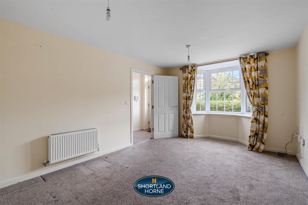 Property photo 3 of 24 Lounge