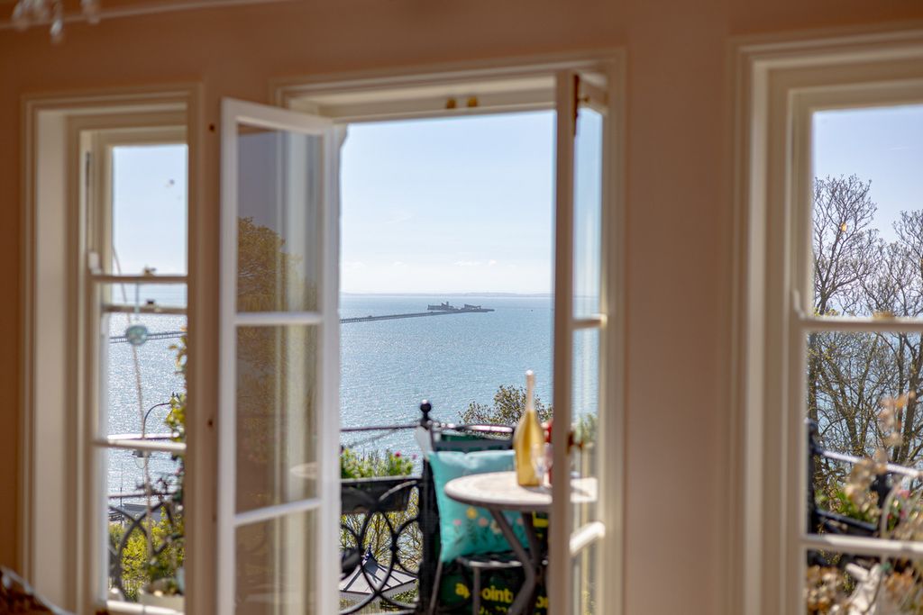 Property photo 2 of 37