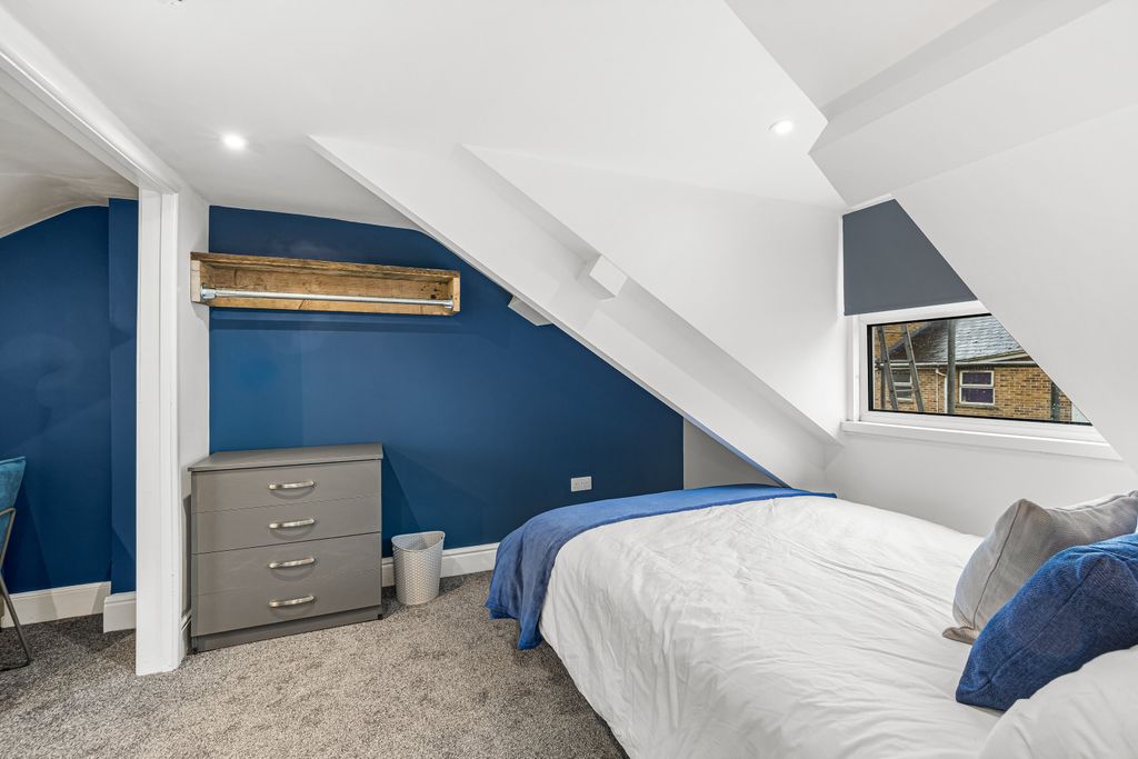 Property photo 3 of 14 0003