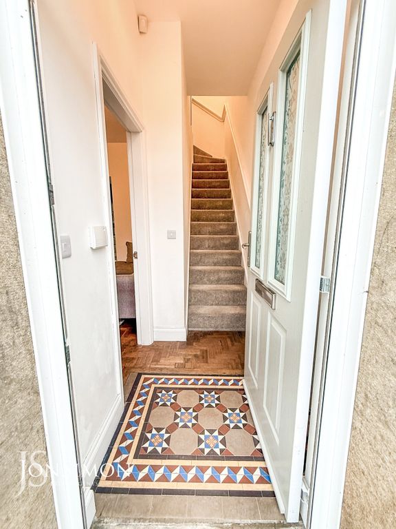 Property photo 3 of 34