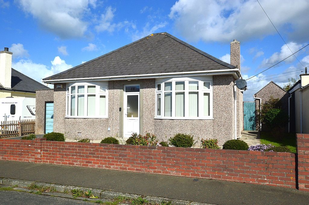 Property photo 1 of 10 Front