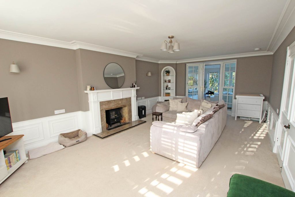 Property photo 2 of 32