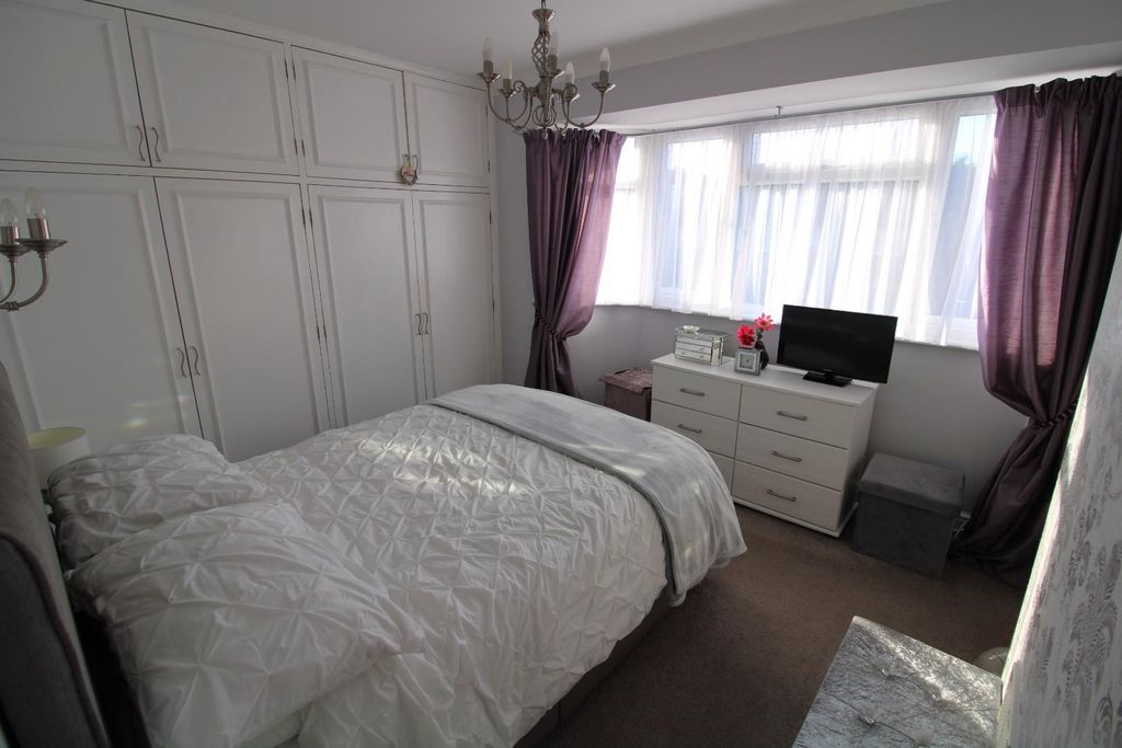 Property photo 2 of 10 Bedroom One