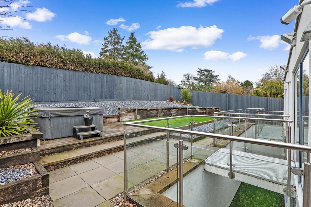 Property photo 2 of 26