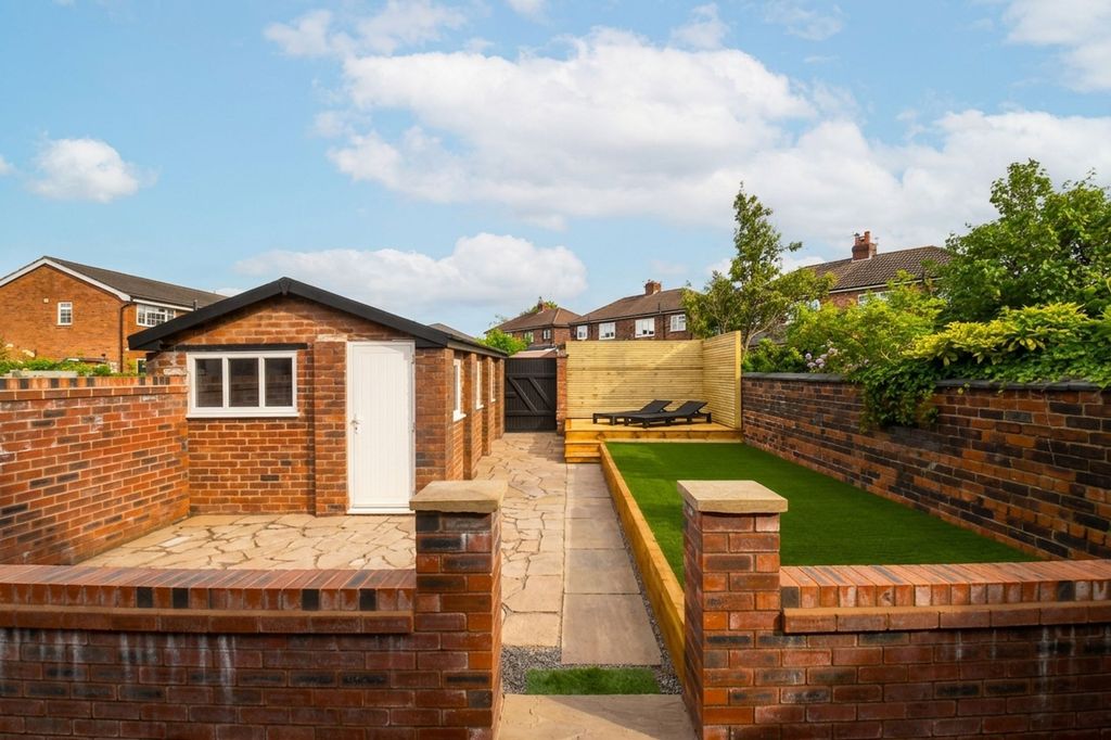 Property photo 2 of 33