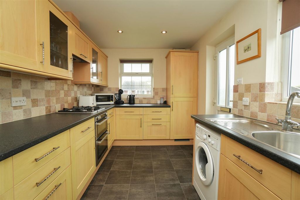 Property photo 2 of 14 Kitchen