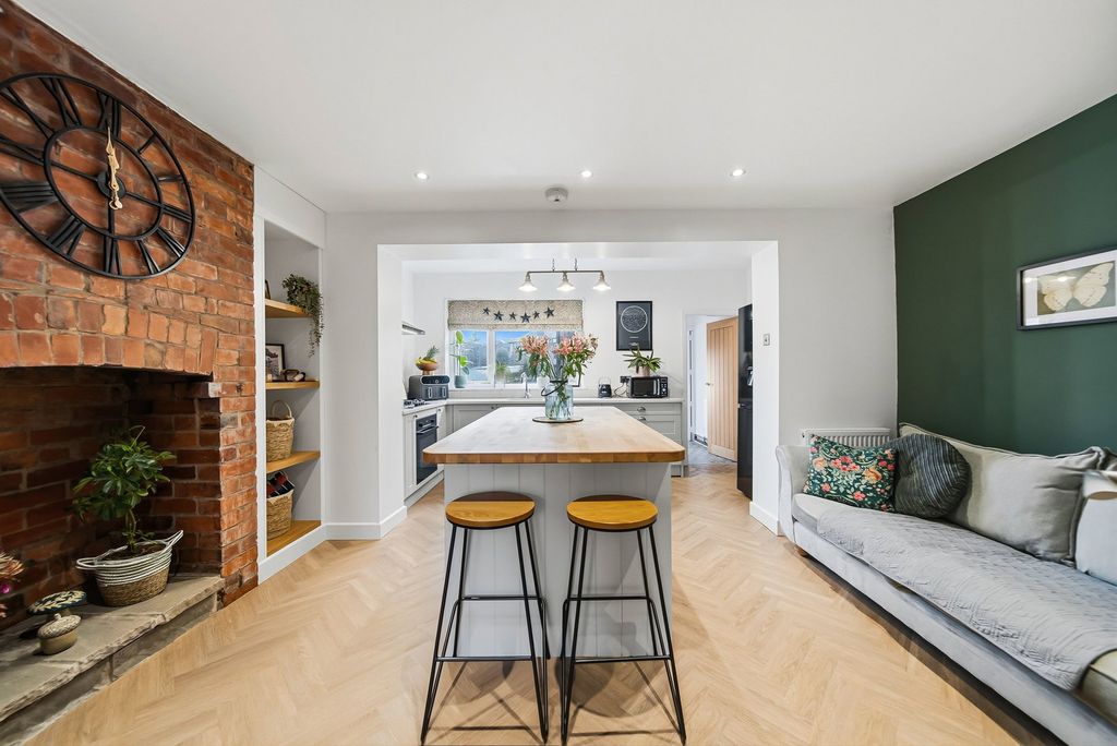 Property photo 3 of 34