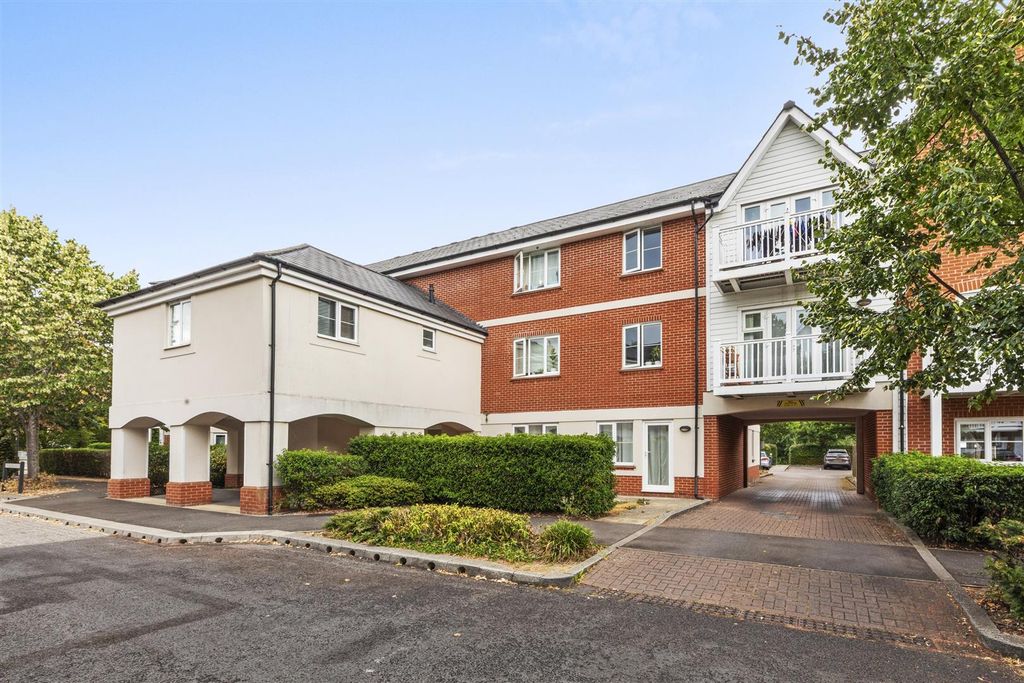 Property photo 1 of 15 York House, Chequers Ave-14.Jpg