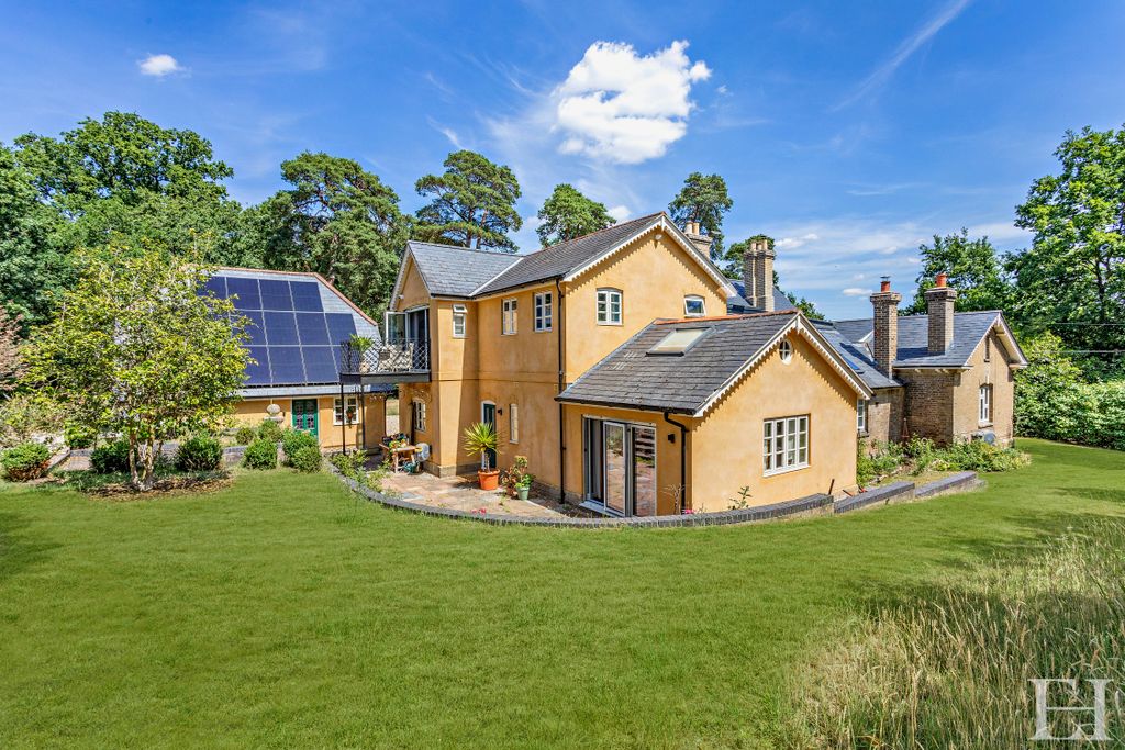Property photo 2 of 50 8654607-Exteriorwm24-V2-800