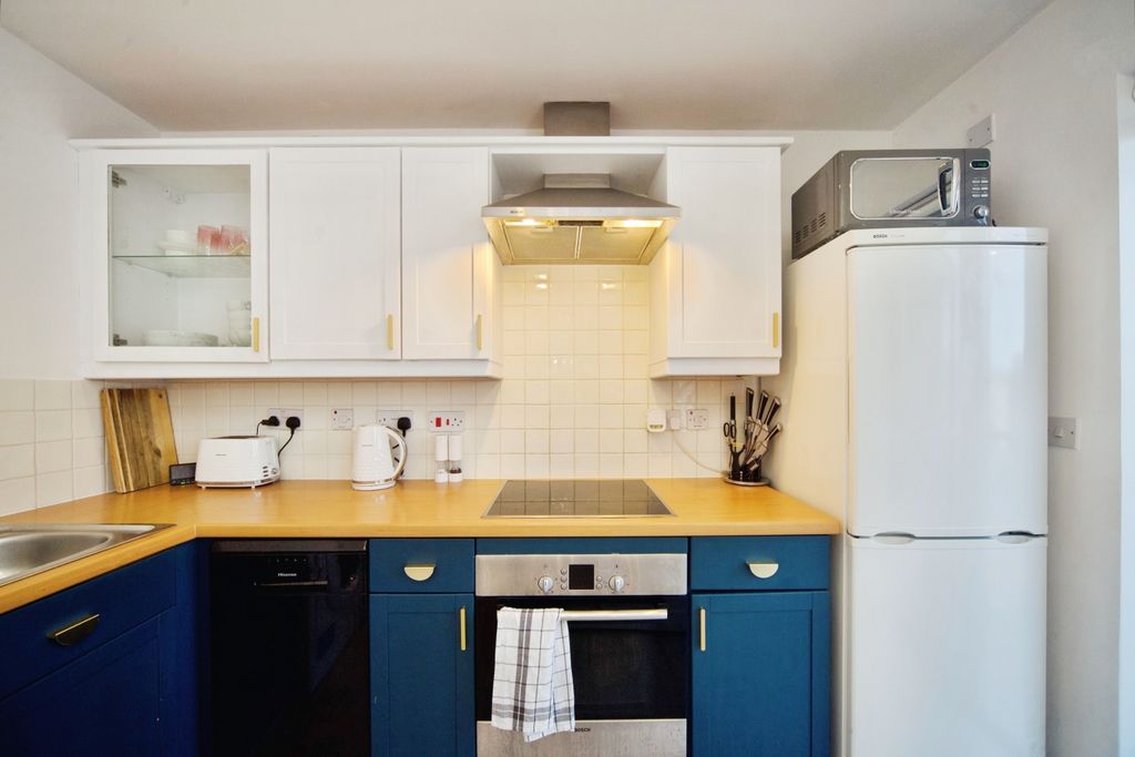 Property photo 3 of 20 Kitchen