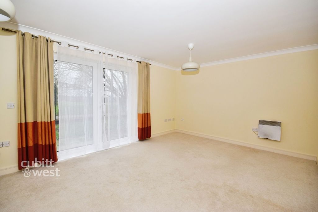 Property photo 2 of 8 1