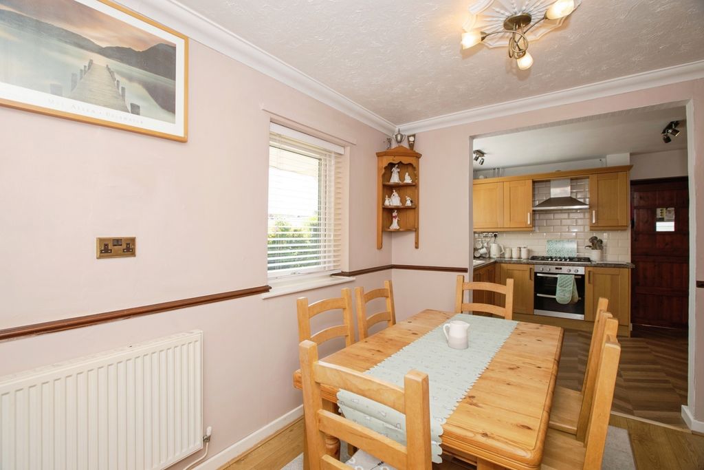 Property photo 3 of 17 Photo