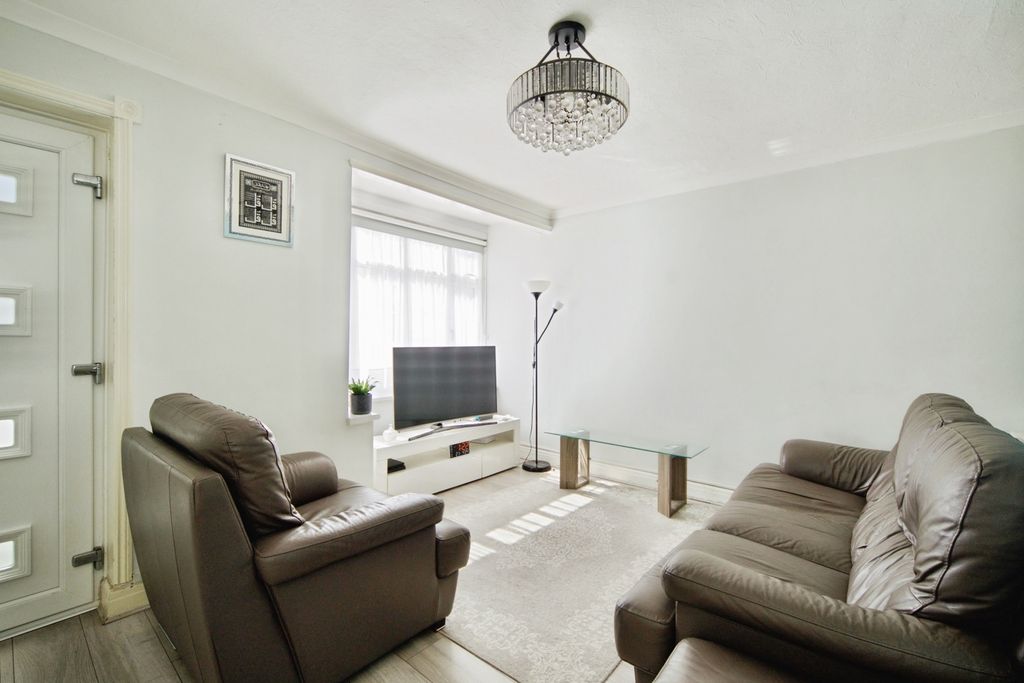Property photo 3 of 18 Pbox-Img.Jpg