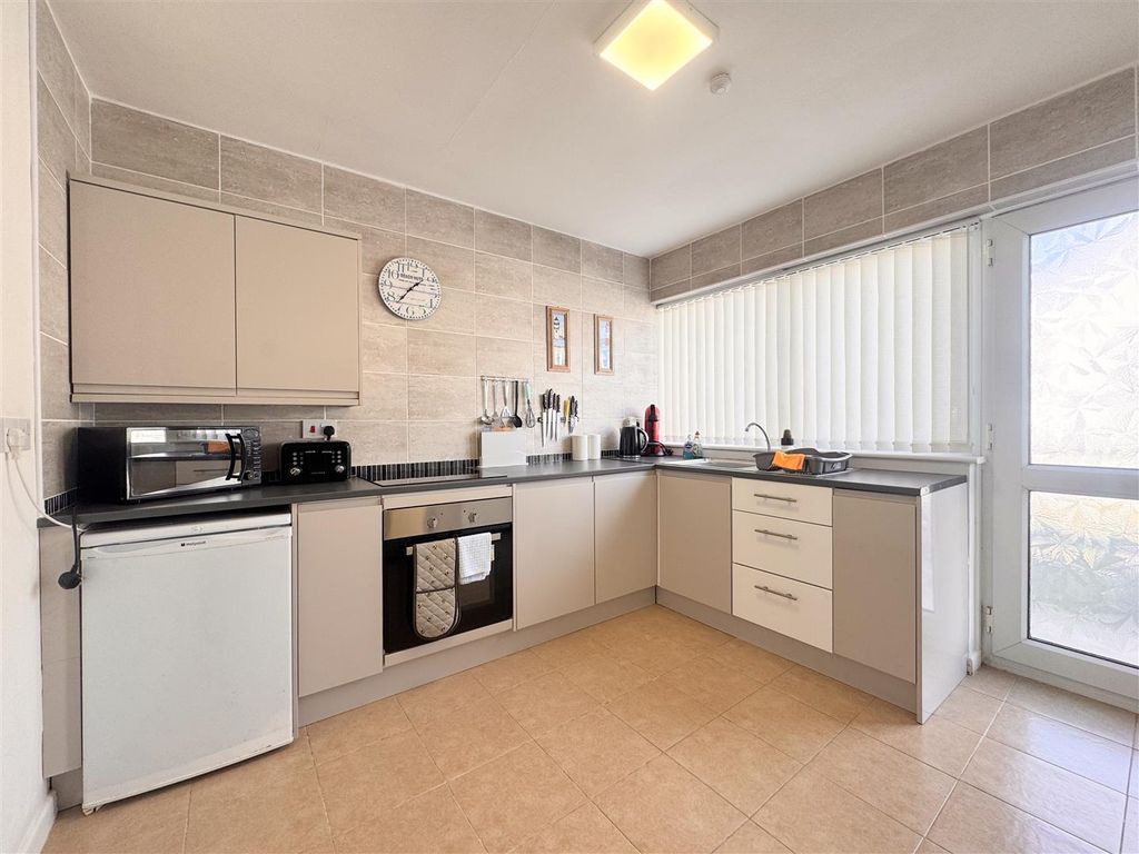 Property photo 2 of 13 Kitchen