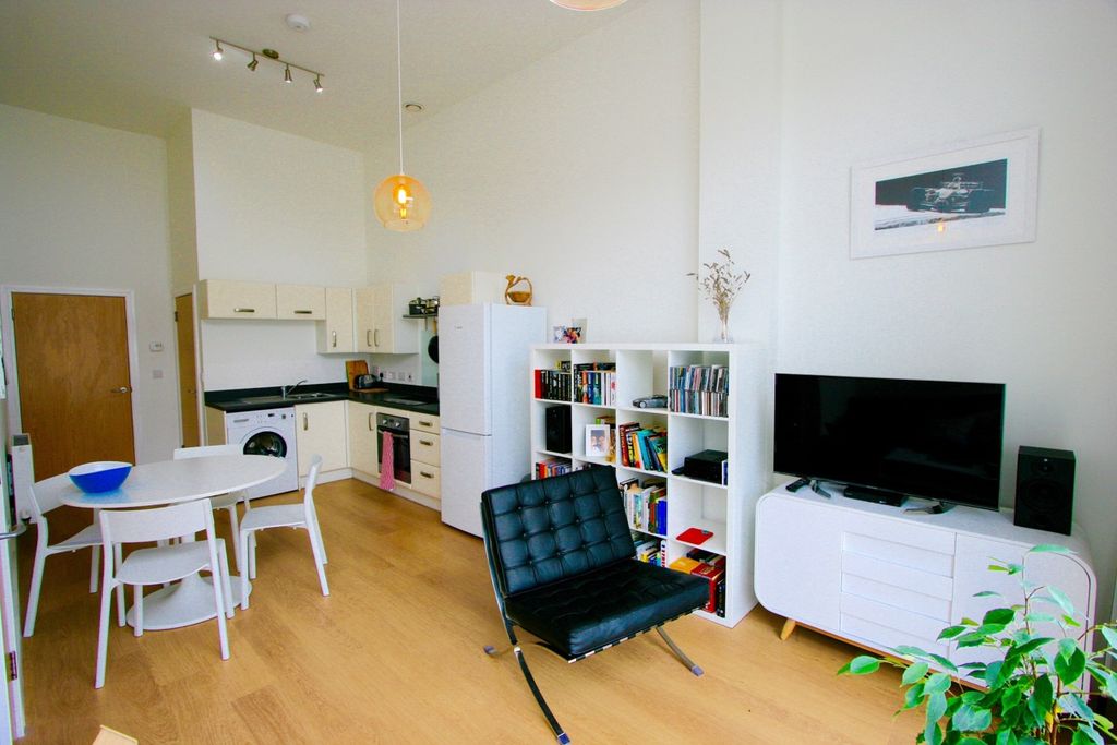 Property photo 3 of 7