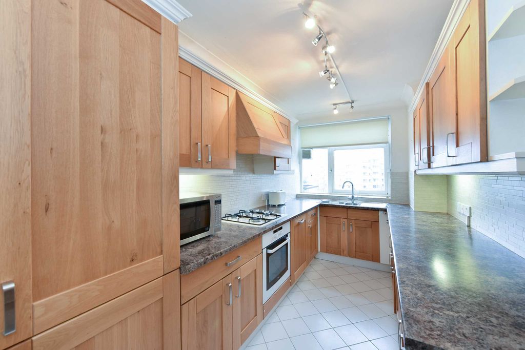 Property photo 3 of 10 Photo