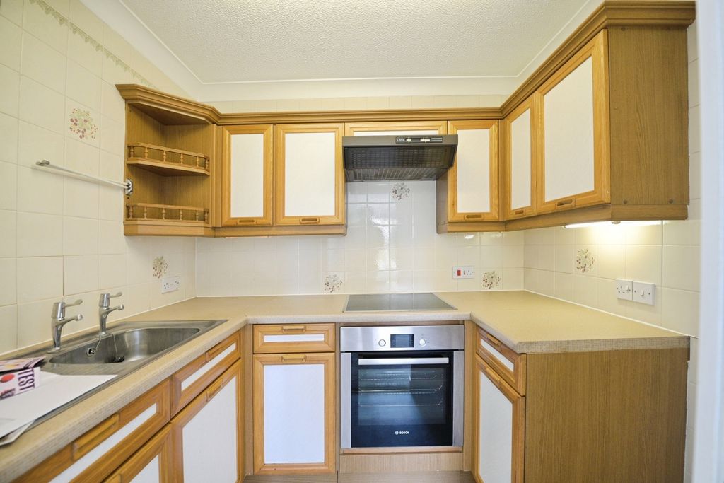Property photo 2 of 10 Kitchen