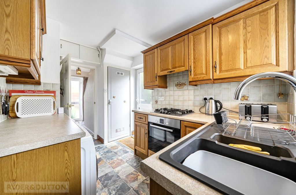 Property photo 3 of 17 Kitchen