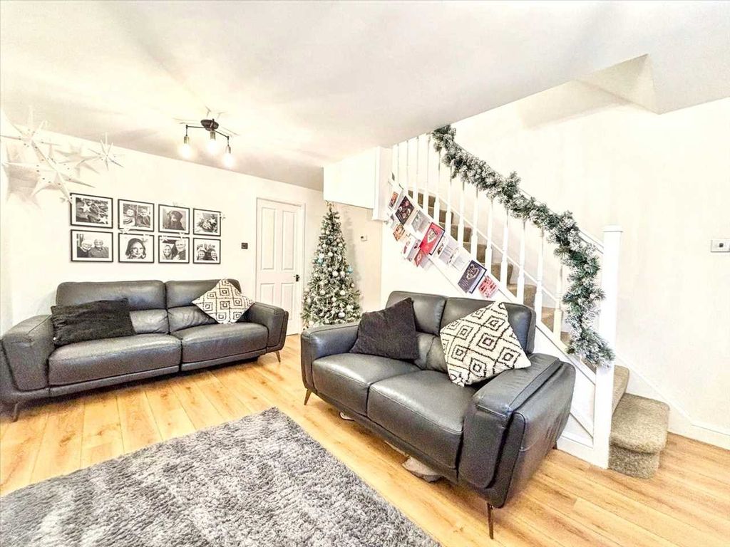 Property photo 2 of 22 Lounge