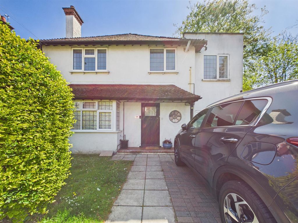 Property photo 1 of 11 Cam01563G0-Pr0235-Still010.Jpg