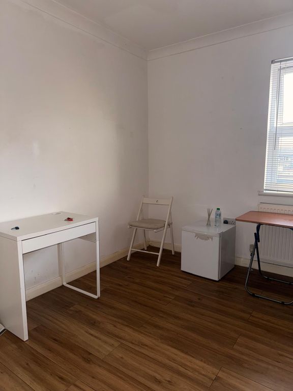 Property photo 3 of 9 Gallery