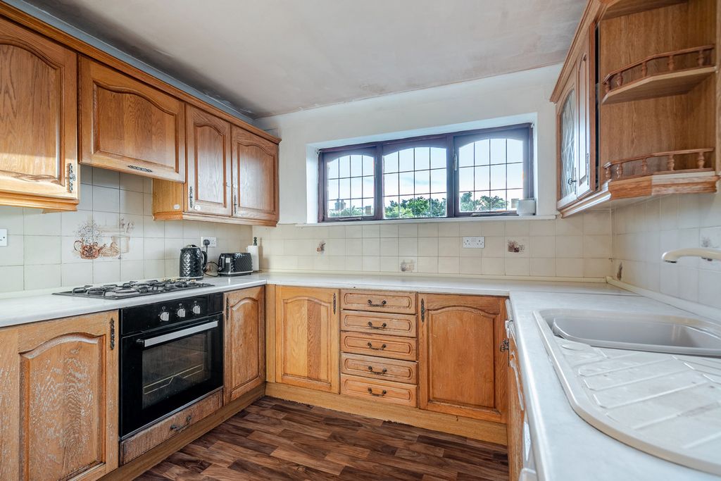 Property photo 3 of 23