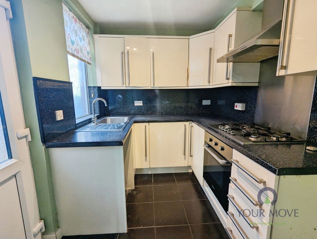 Property photo 2 of 11 Kitchen