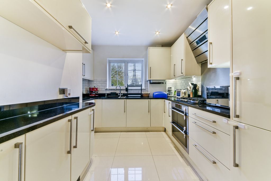 Property photo 2 of 7