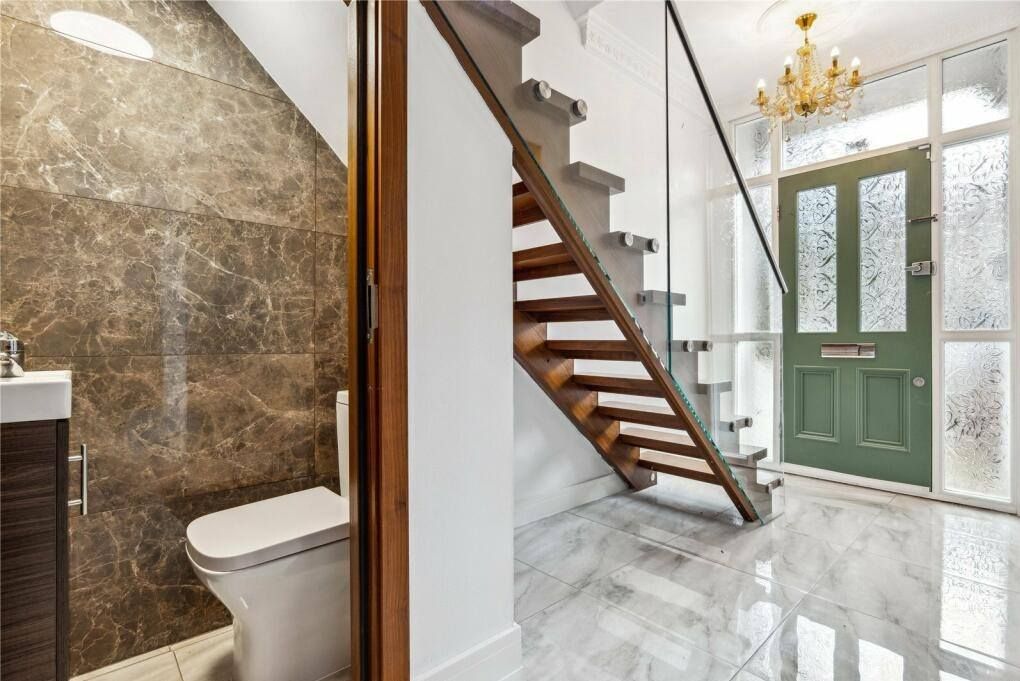 Property photo 2 of 17 Gallery