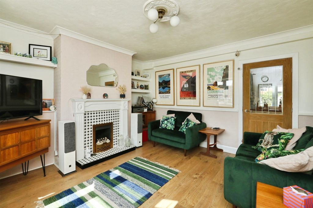 Property photo 2 of 12