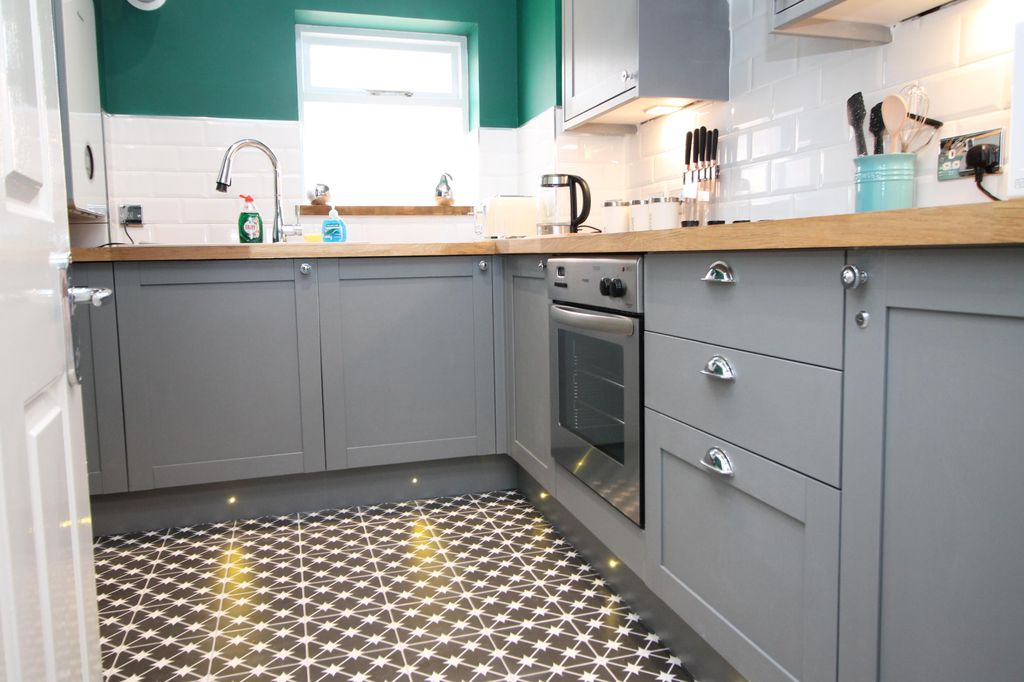 Property photo 1 of 7 Kitchen