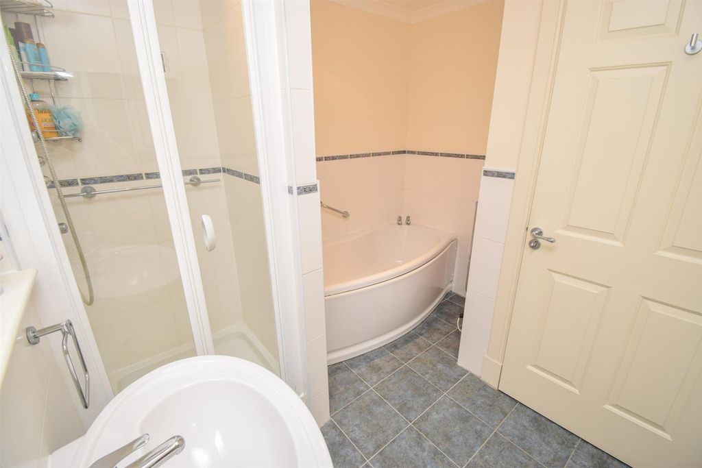 Additional image 13 of 2 bed flat for sale3 Islands House, Islands Court, Islands Bank Road, Inverness IV2