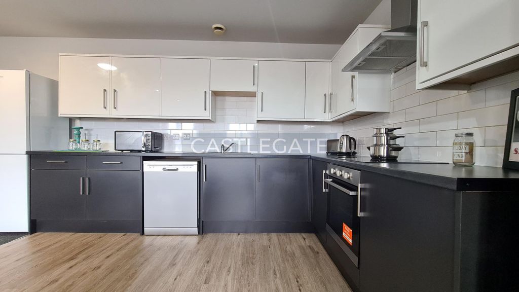 Property photo 1 of 18 Threadworks 2.1 Communal Kitchen (8)
