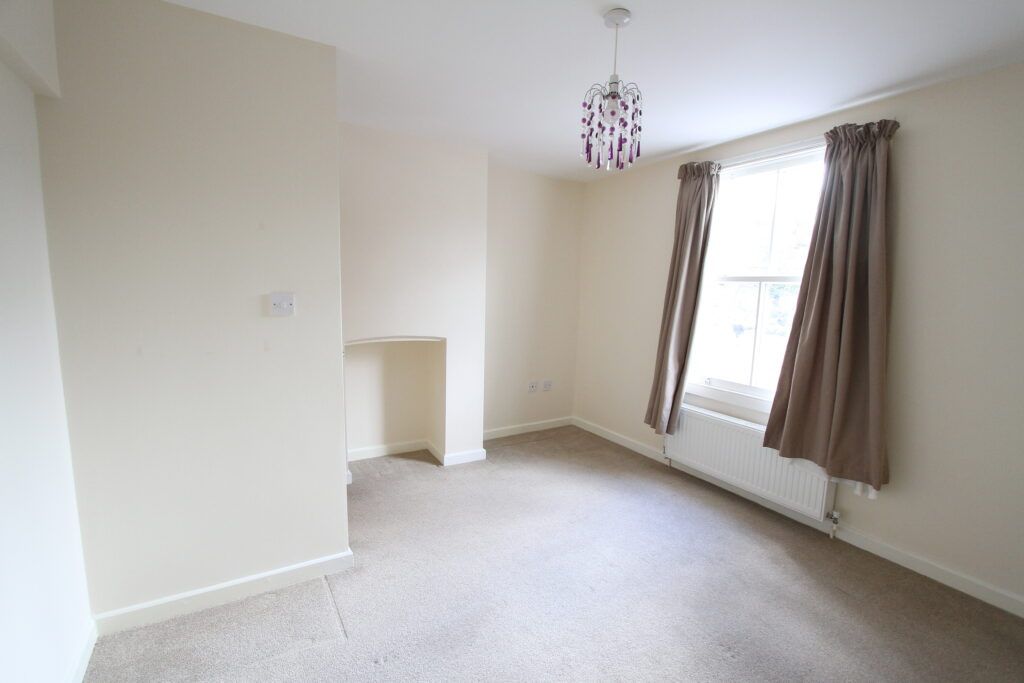 Property photo 3 of 7 442