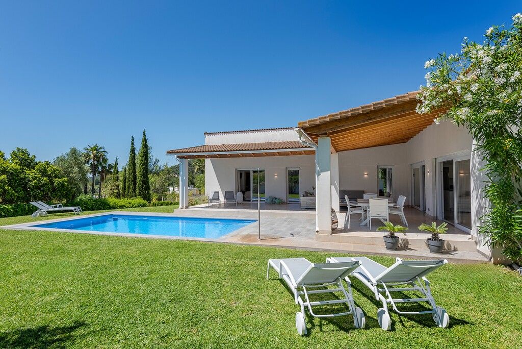 Property photo 2 of 20 Exterior And Pool (2)