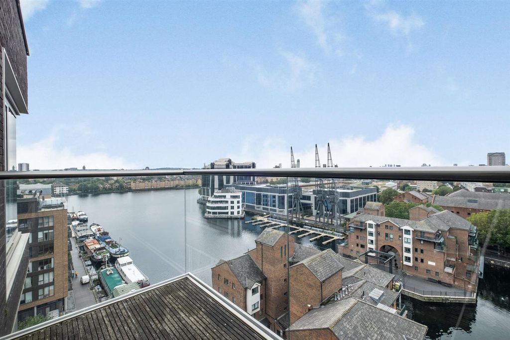 Property photo 3 of 12