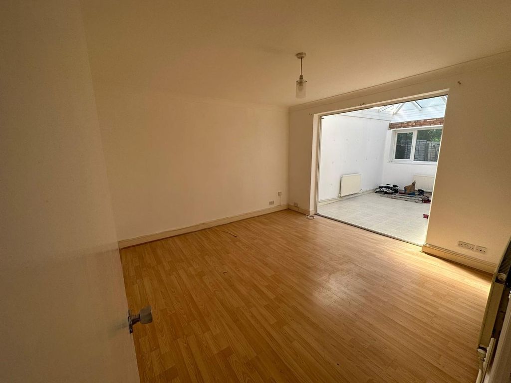Property photo 3 of 11 2.Jpg