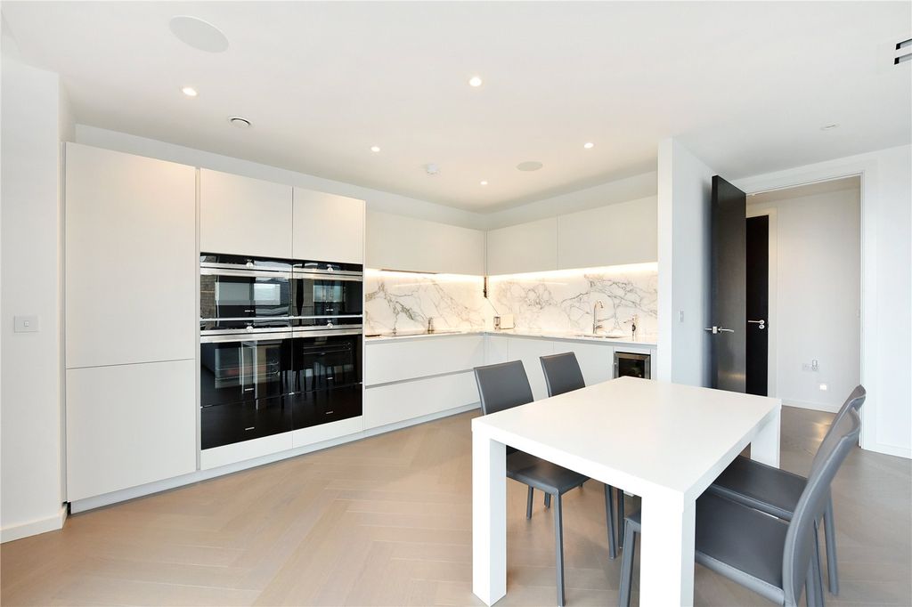 Property photo 3 of 11 Kitchen  Se1