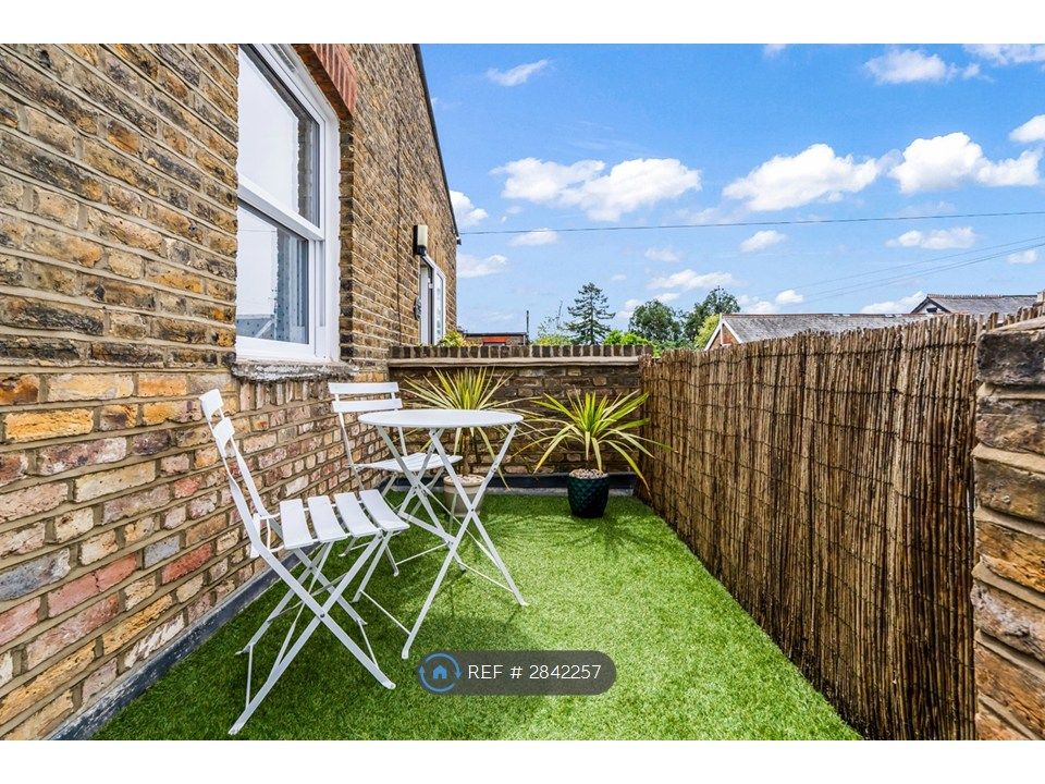 Property photo 1 of 11 West Facing Roof Terrace