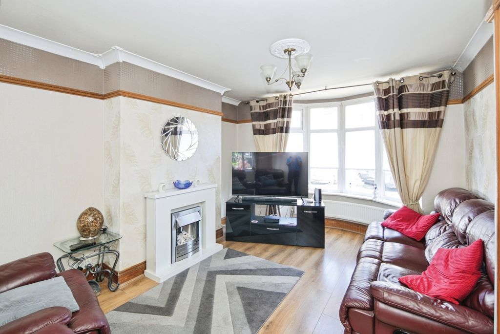 Property photo 3 of 19 Pbox-Img.Jpg