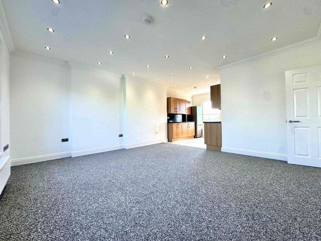 Property photo 1 of 16 Four Bedroom Top Floor Flat To Rent