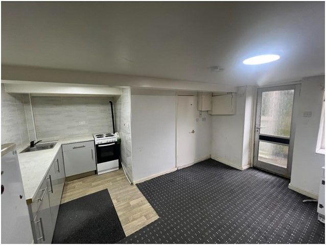 Property photo 1 of 4 Bedsit