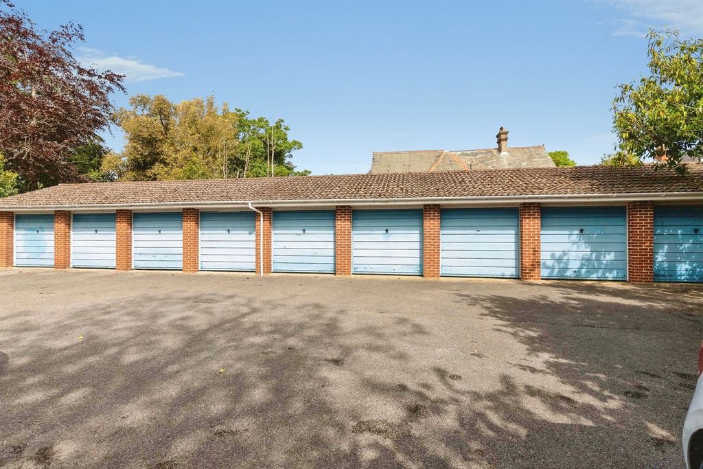 Property photo 2 of 12