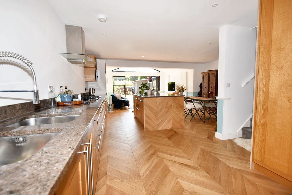 Property photo 2 of 16 Ground Floor
