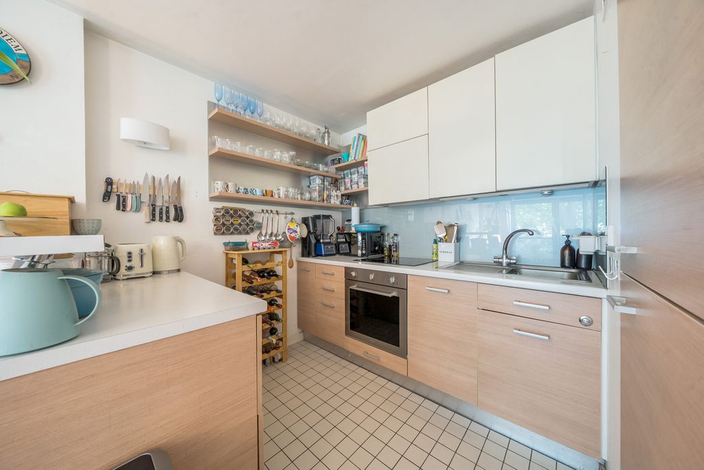 Property photo 2 of 14 Kitchen