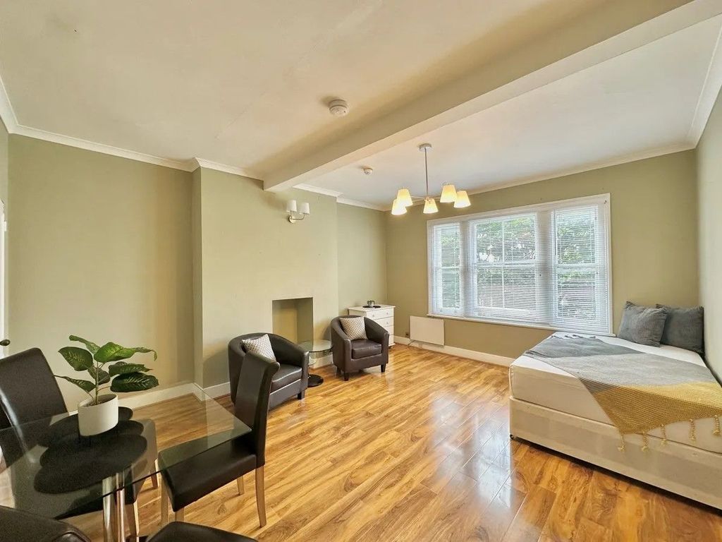 Property photo 1 of 3