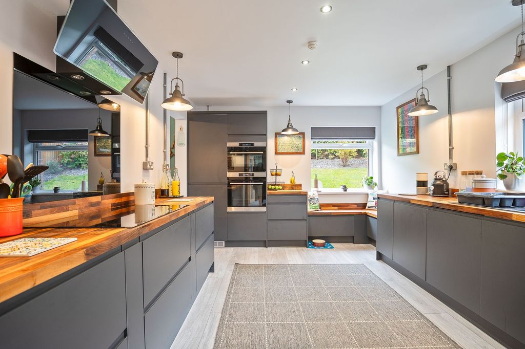 Property photo 2 of 32