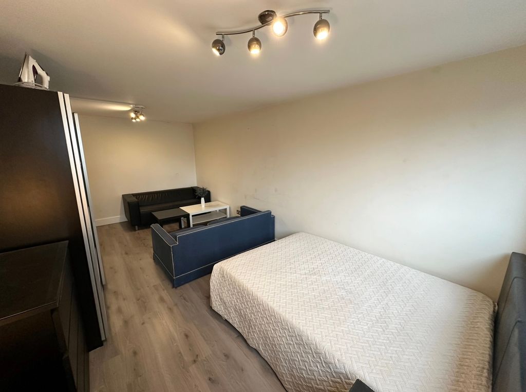 Property photo 2 of 13 Room E