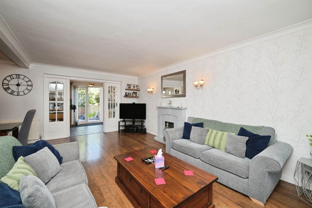 Property photo 2 of 19