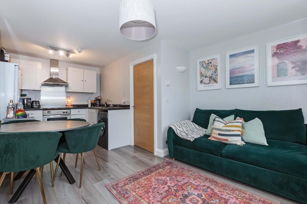 Property photo 2 of 12 Hartley Lodge_2.Jpg